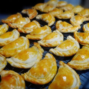 6 EMPANADAS