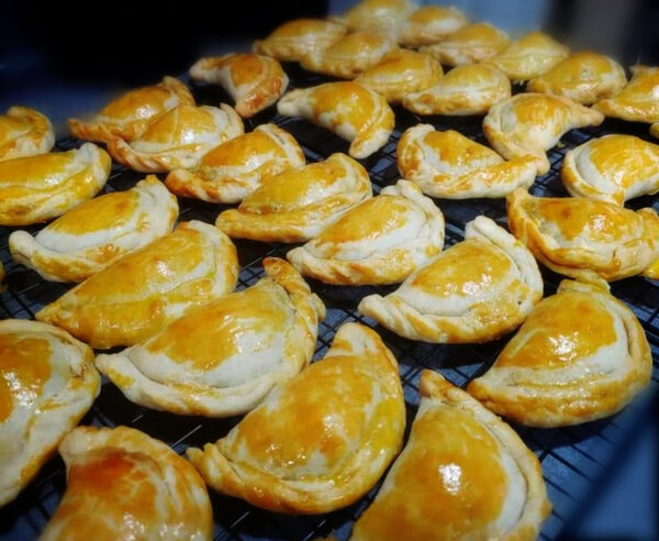 6 EMPANADAS